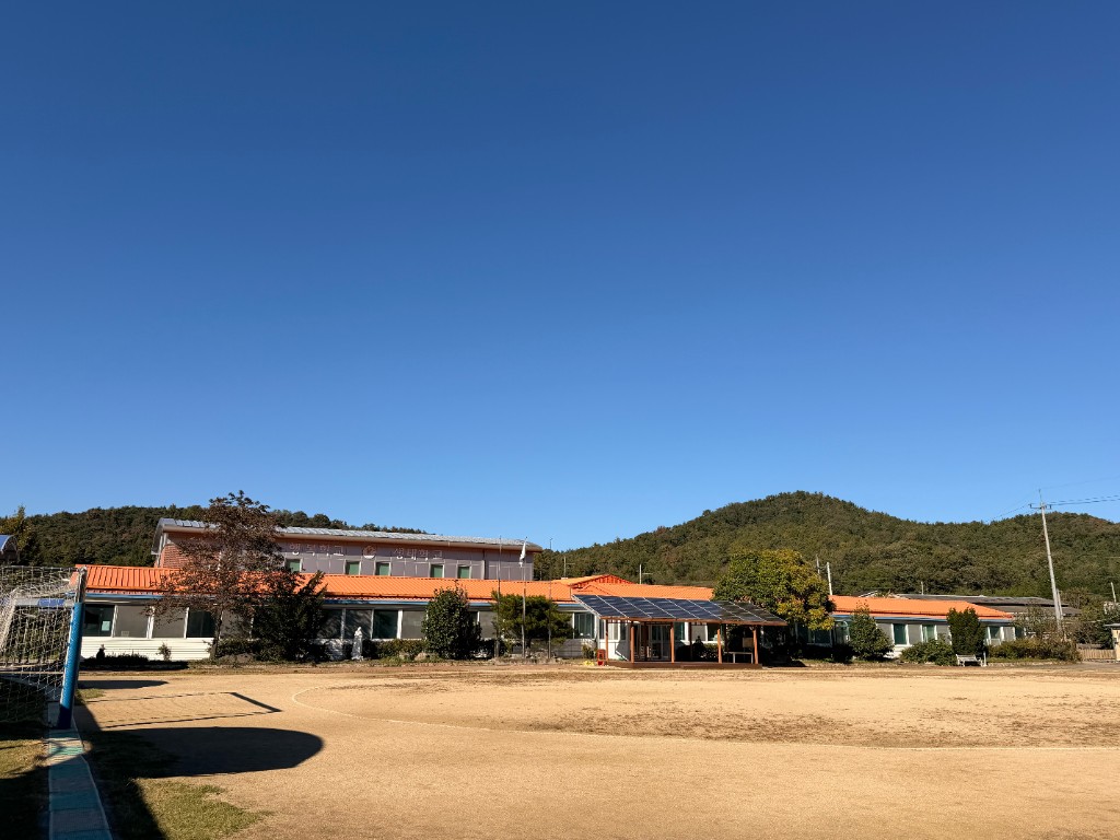 Sanjayeon Middle School campus with mountains