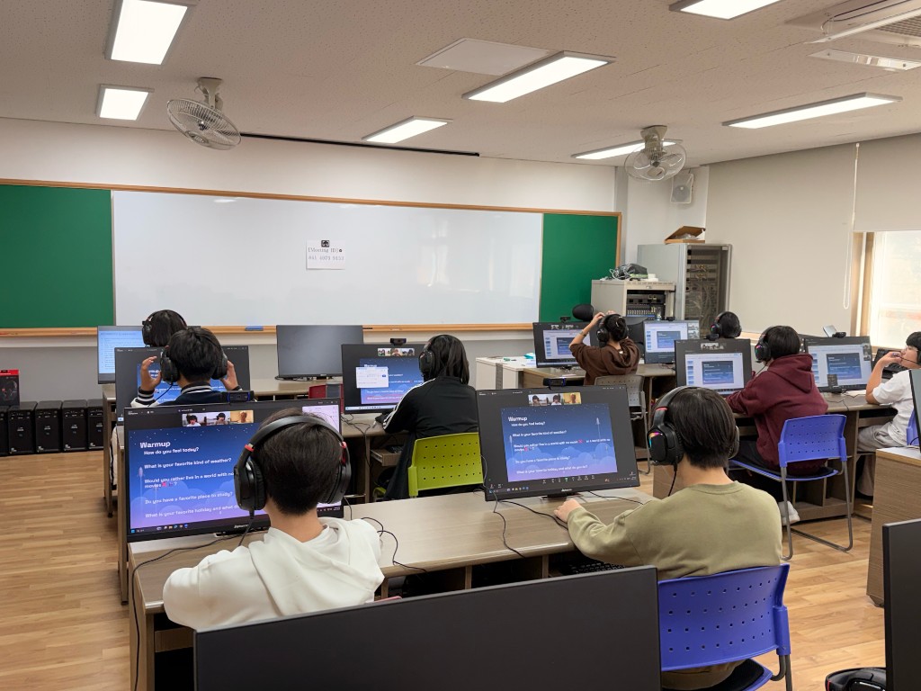 Classroom view — students at computers during a tutoring session